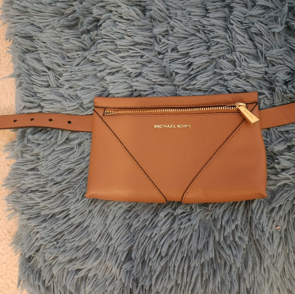 MICHAEL KORS BELT BAG FOR WOMEN USED ONCE